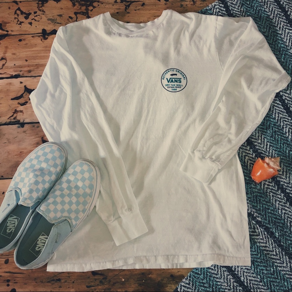 Vans long sleeve tee 🌊currently on hold🌊